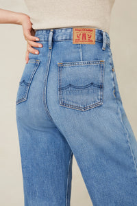 Kings of Indigo Leila Cropped Jeans - Clean Mid Vintage