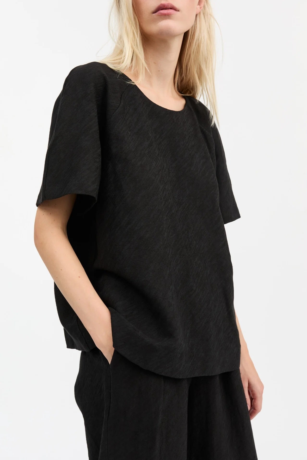 Skall Studio Nila Tee - Black