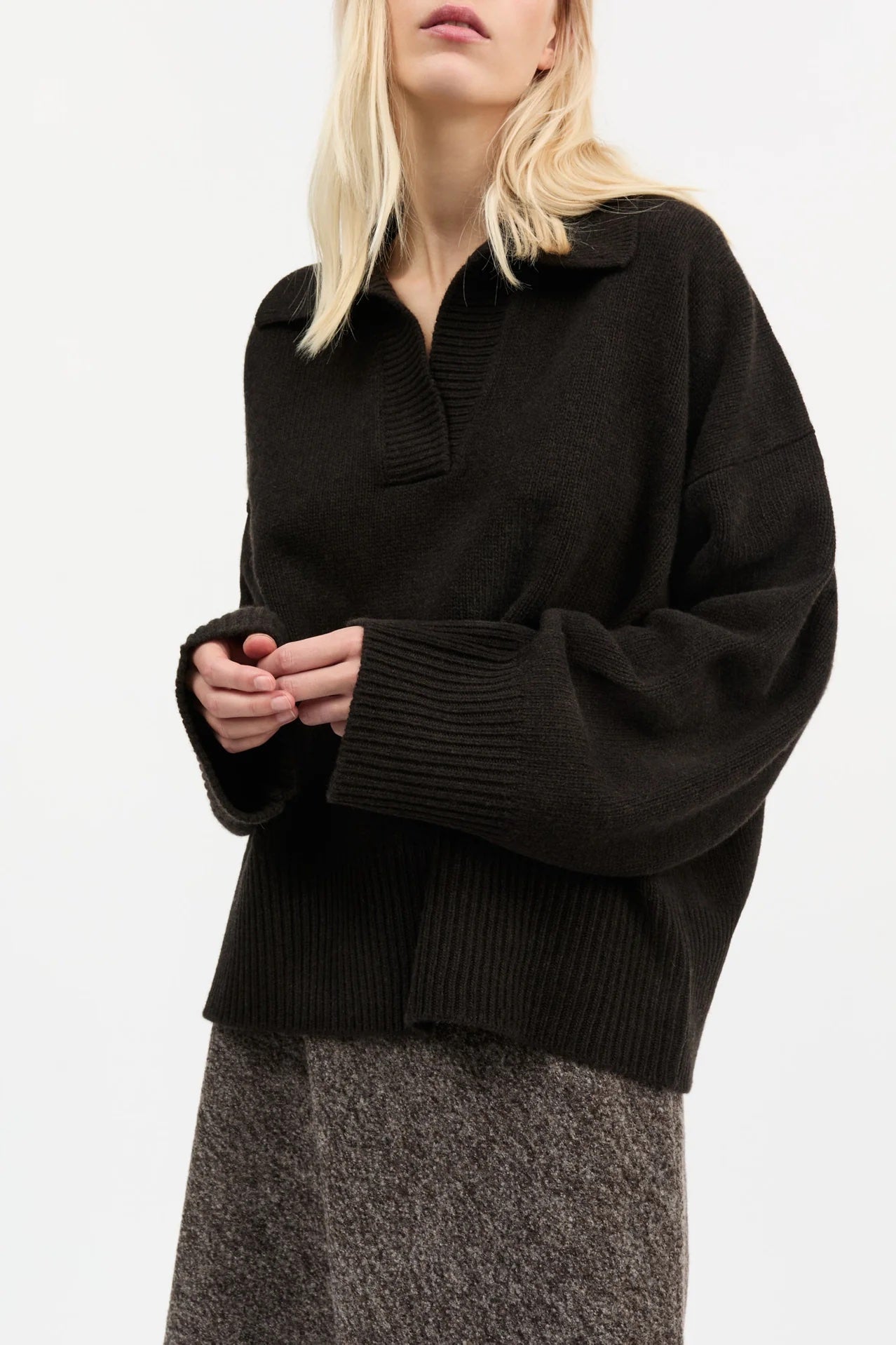 Skall Studio Dean V-Neck Jumper