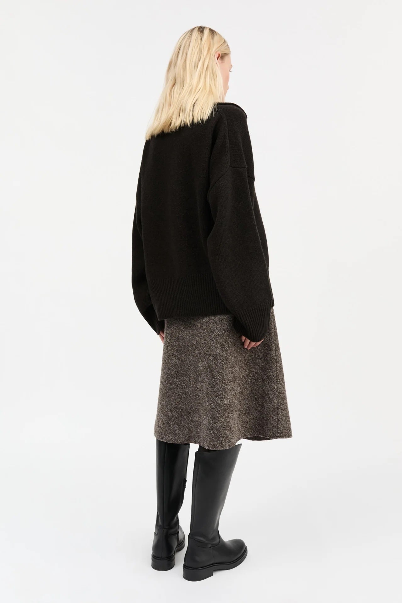 Skall Studio Dean V-Neck Jumper